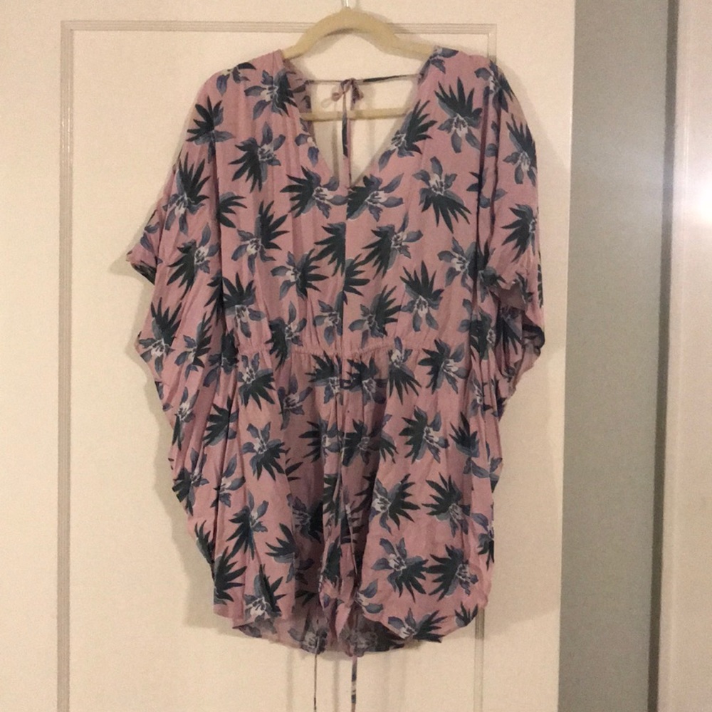 Cupcakes and Cashmere romper size S
